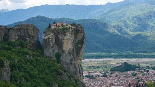Why You Should Drop Everything & Visit Meteora 