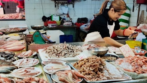 Hong Kong’s Tai Po Market | A Walking Food Tour 