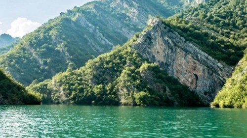 HIGHLIGHTS OF ALBANIA - A day at Lake Komani 