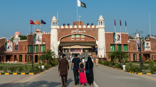 Crossing the Wagah border between India and Pakistan