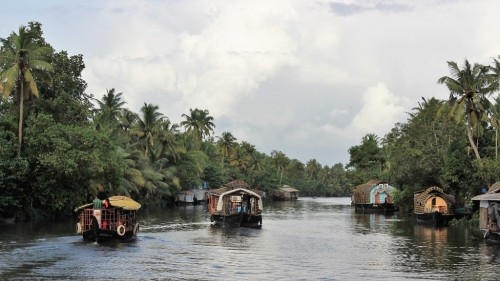 What It’s Like to See The Kerala Backwaters on an Alleppey Houseboat