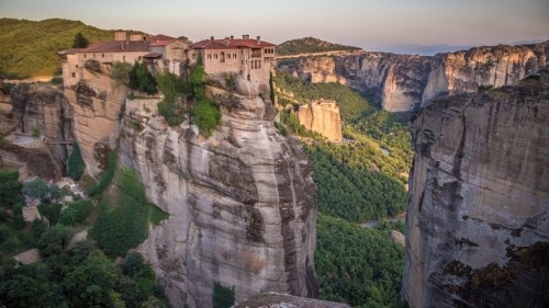 The Wonders of Mainland Greece: The Monasteries of Meteora
