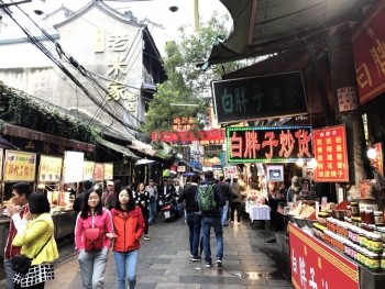 The Muslim Quarter in Xi'an - the Ultimate Food Lover's Paradise 